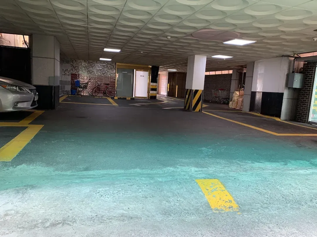 Wheelchair accessible van parking