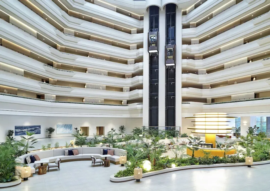 Lobby lounge