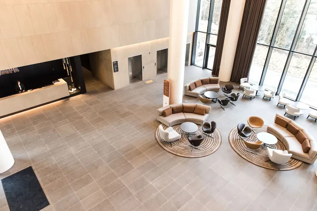 Lobby lounge