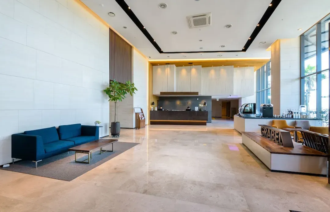 Lobby lounge