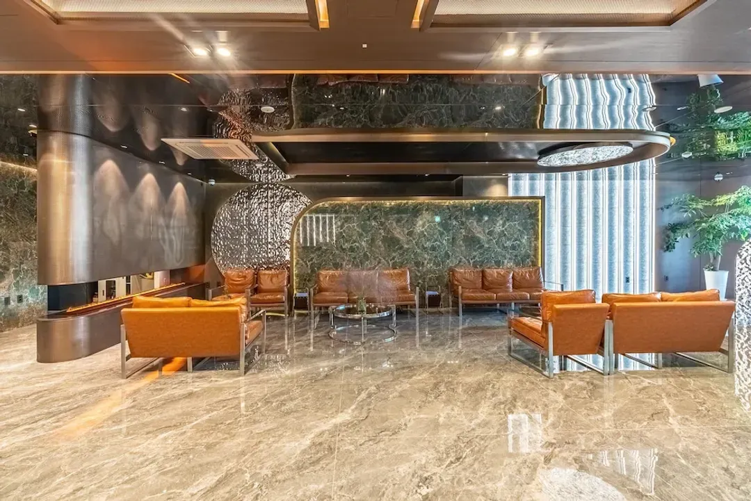 Lobby lounge