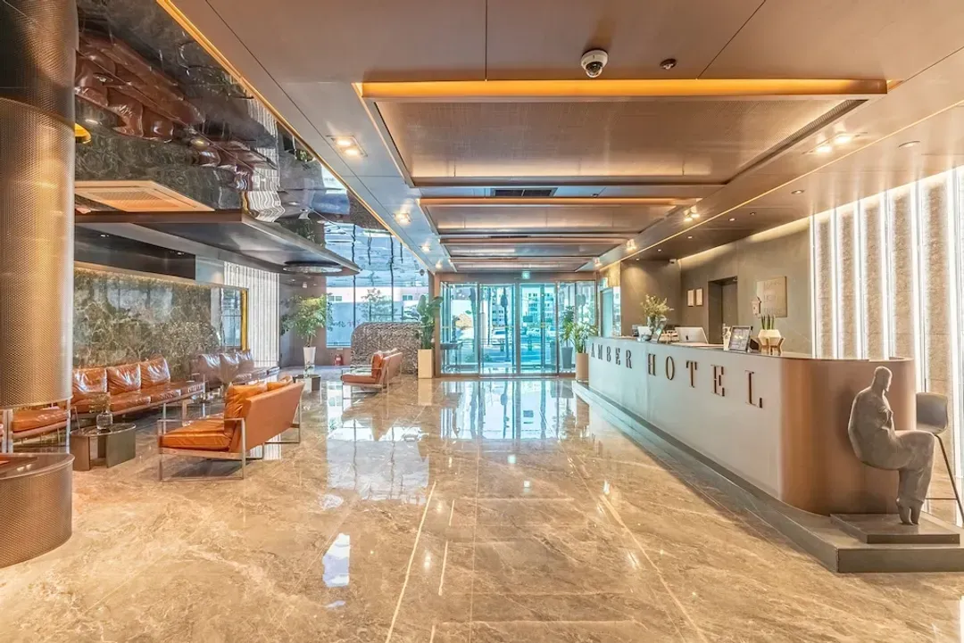 Lobby lounge