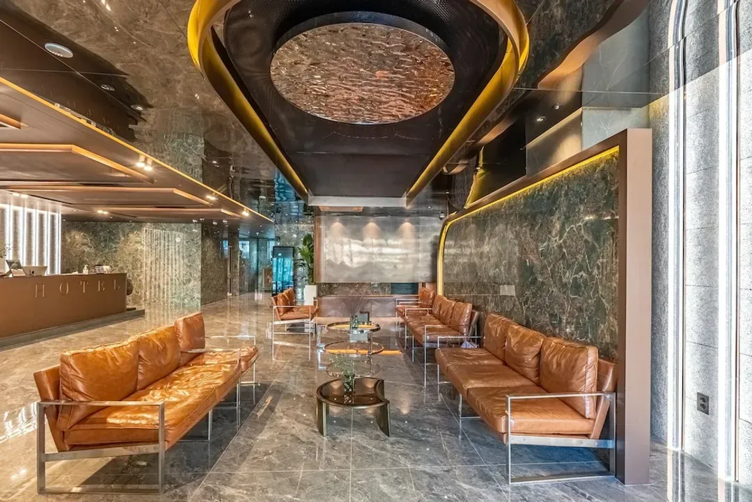 Lobby lounge
