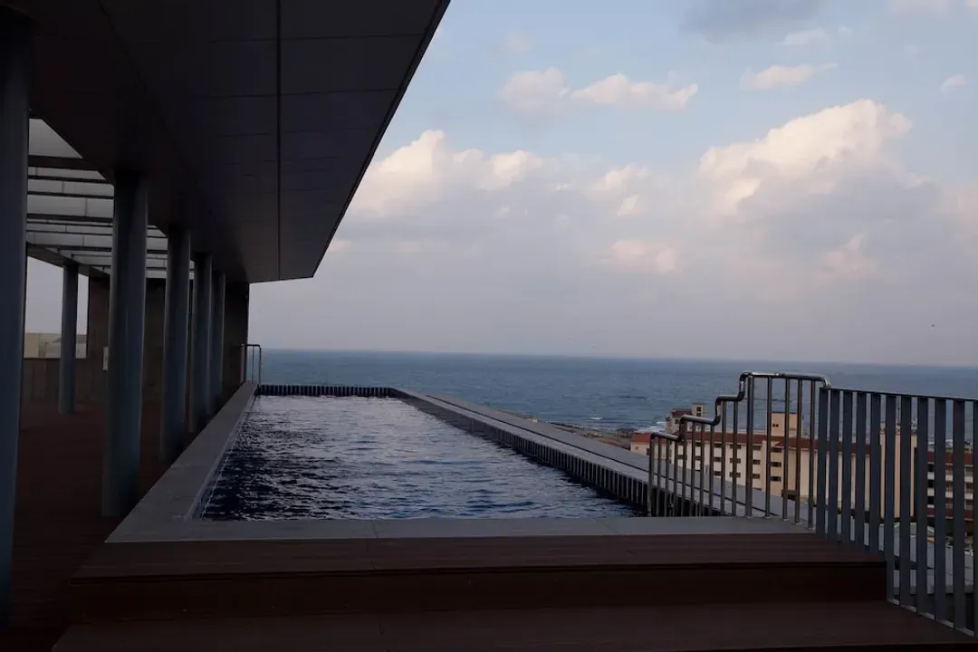 Infinity pool
