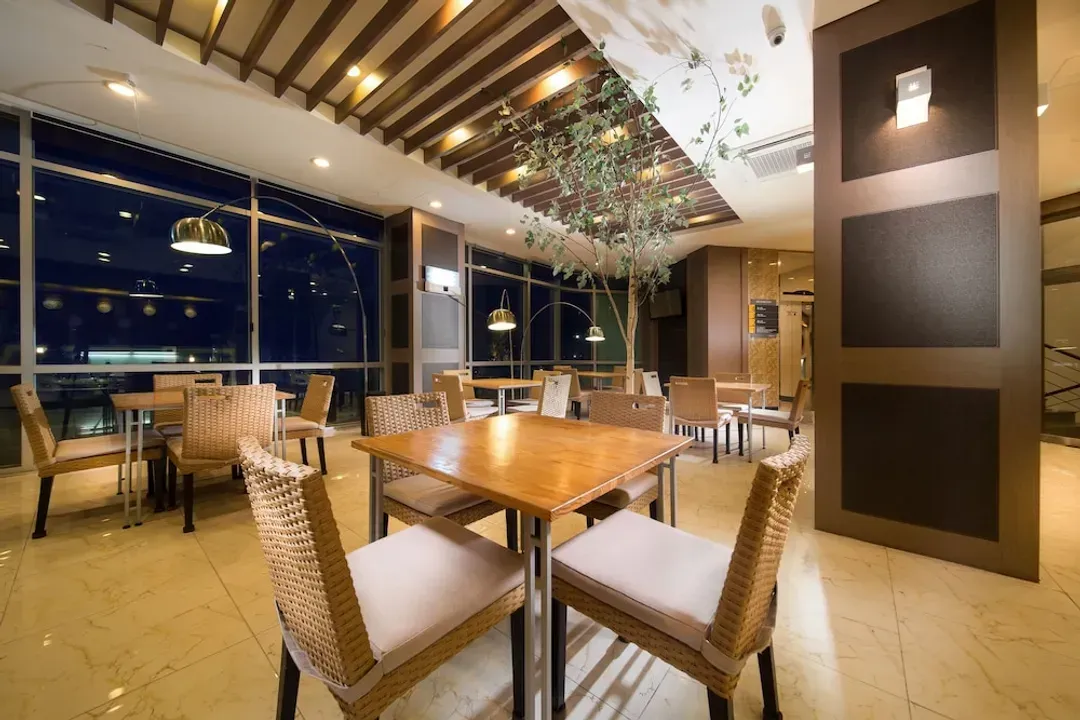 Lobby lounge