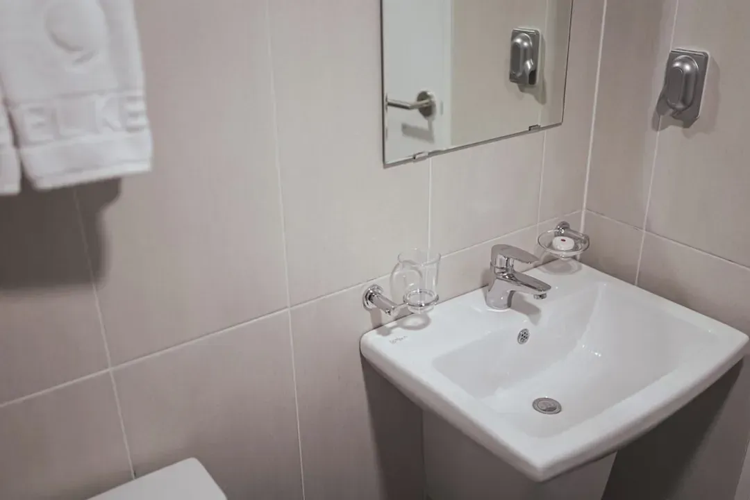Bathroom sink