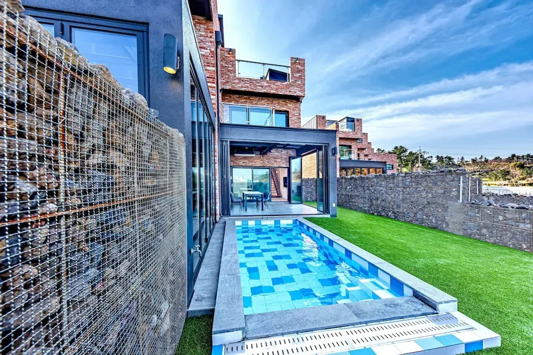Private spa tub