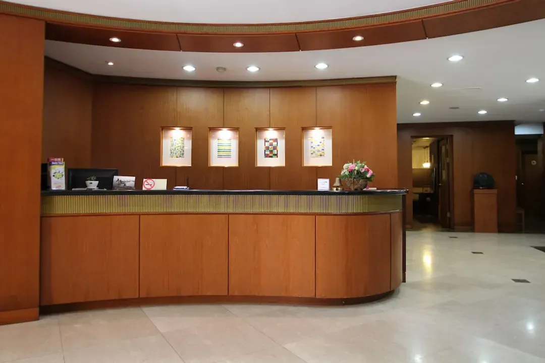 Check-in/check-out kiosk