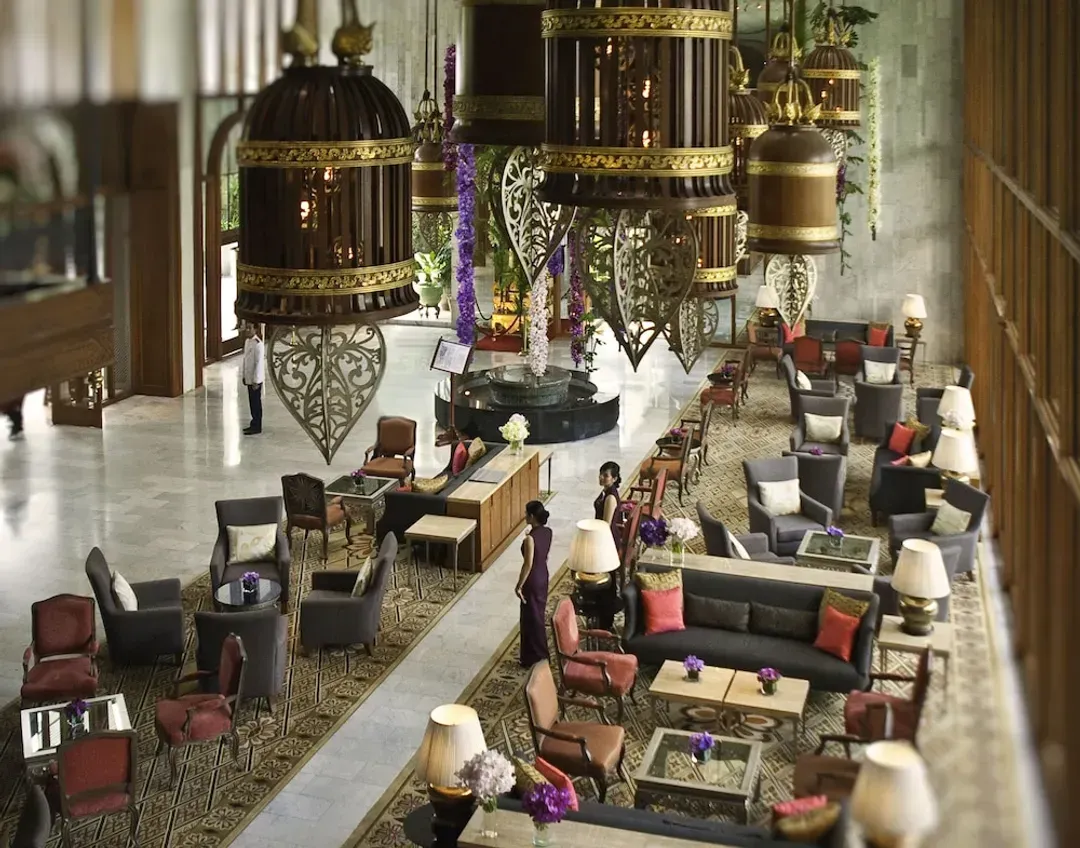 Lobby lounge