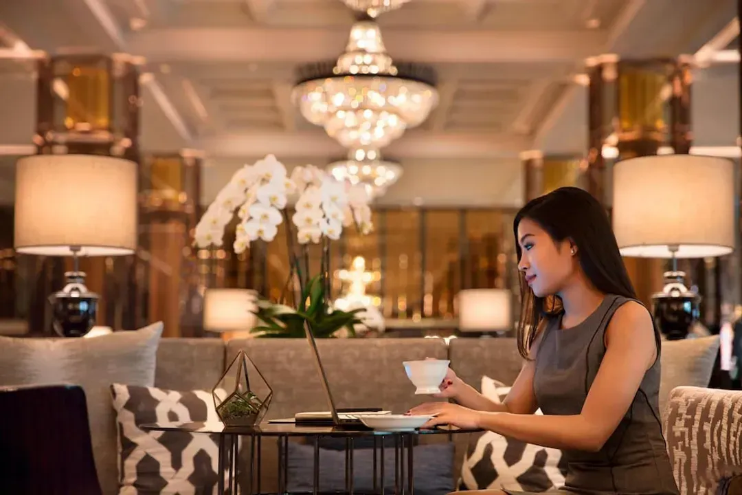 Lobby lounge