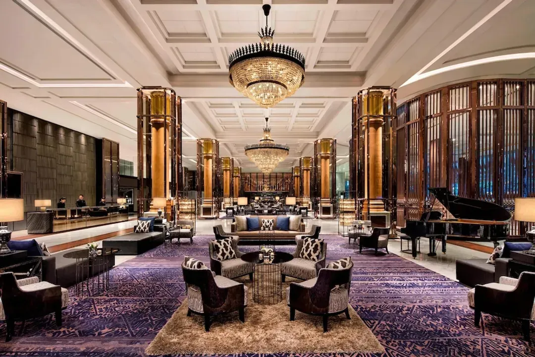 Lobby lounge