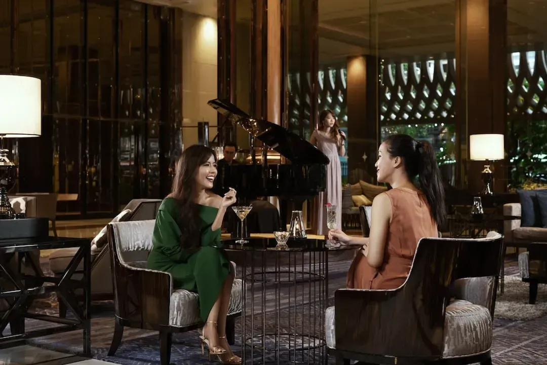 Lobby lounge