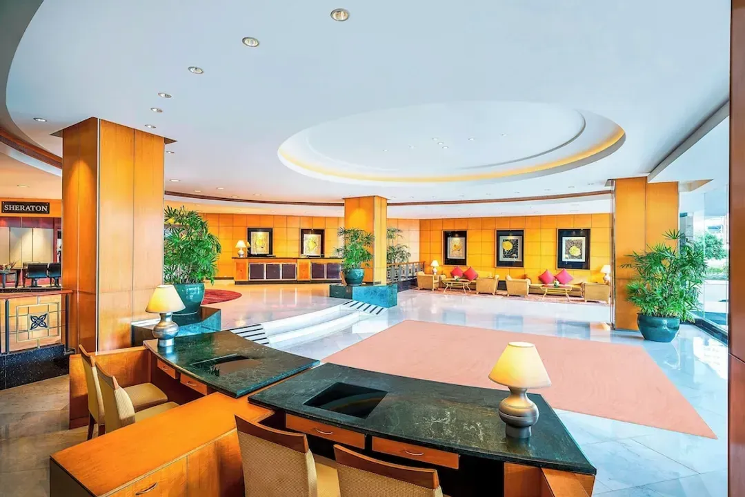 Lobby lounge