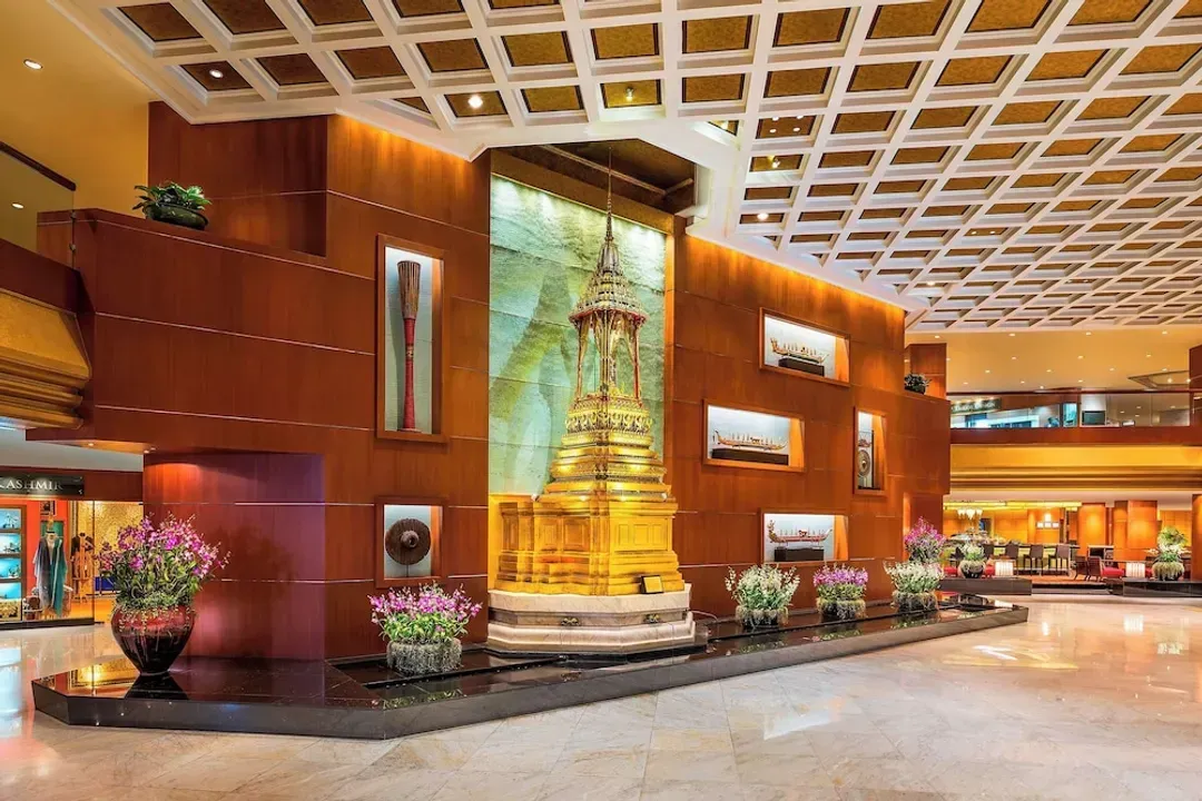 Lobby lounge