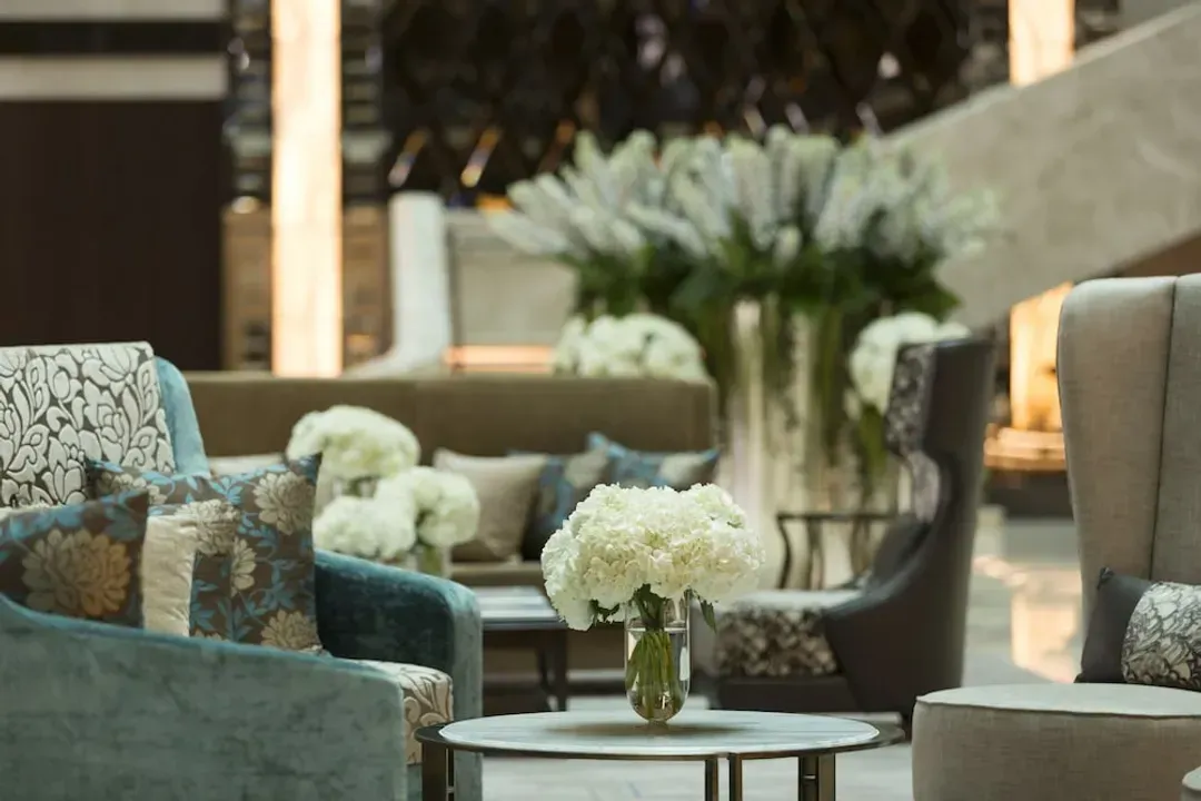 Lobby lounge