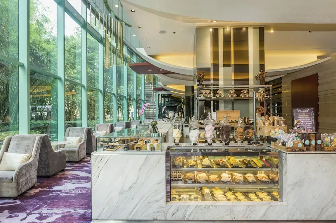 Lobby lounge