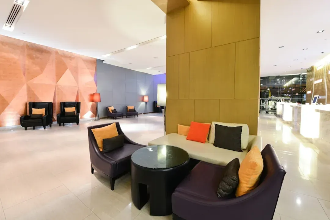 Lobby lounge
