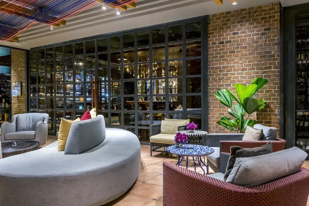 Lobby lounge