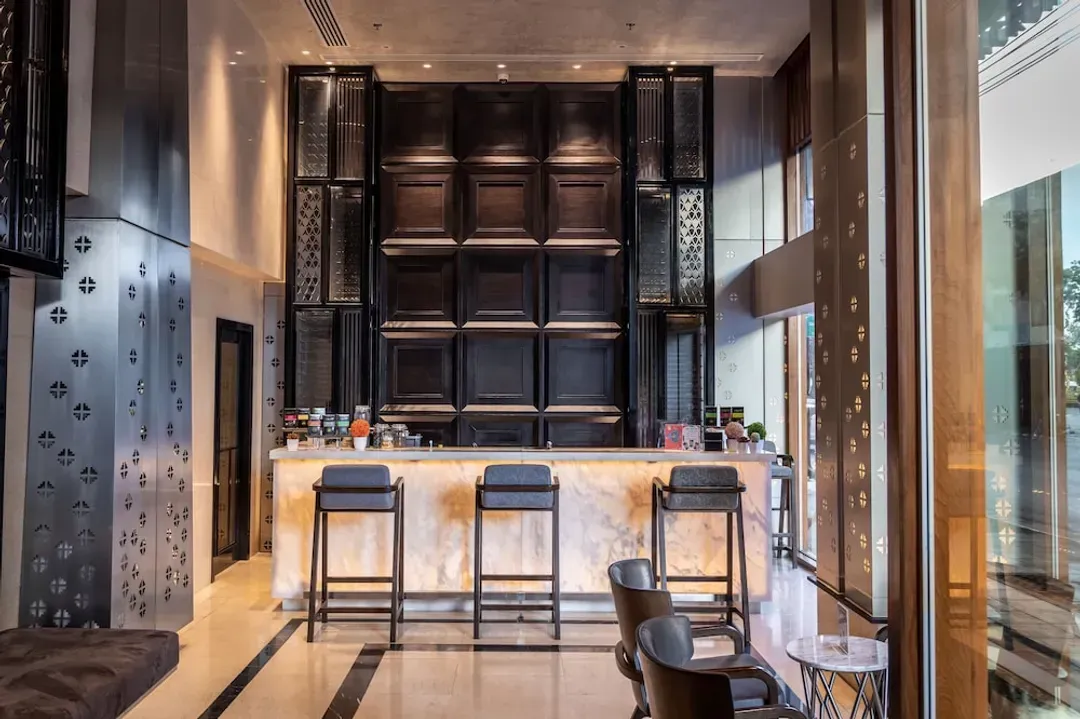 Lobby lounge