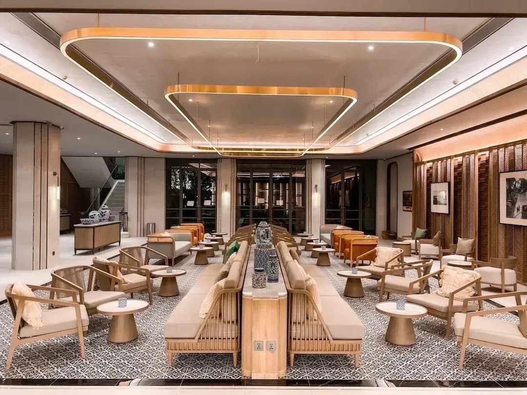 Lobby lounge
