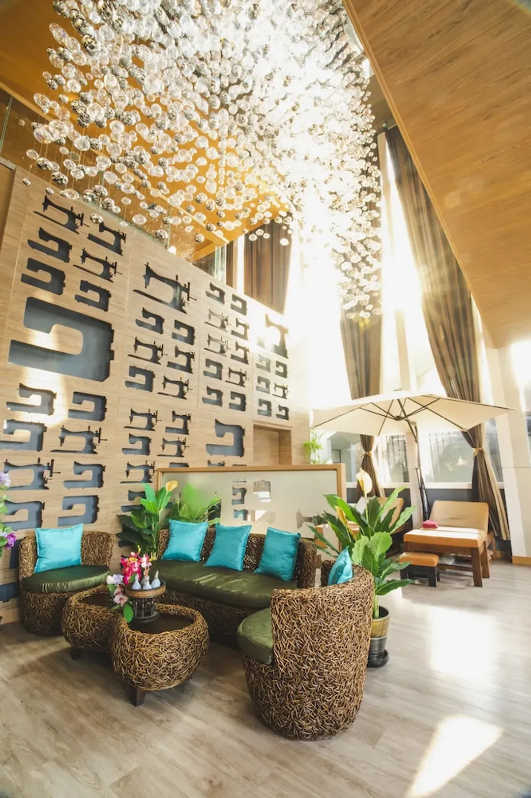 Lobby lounge