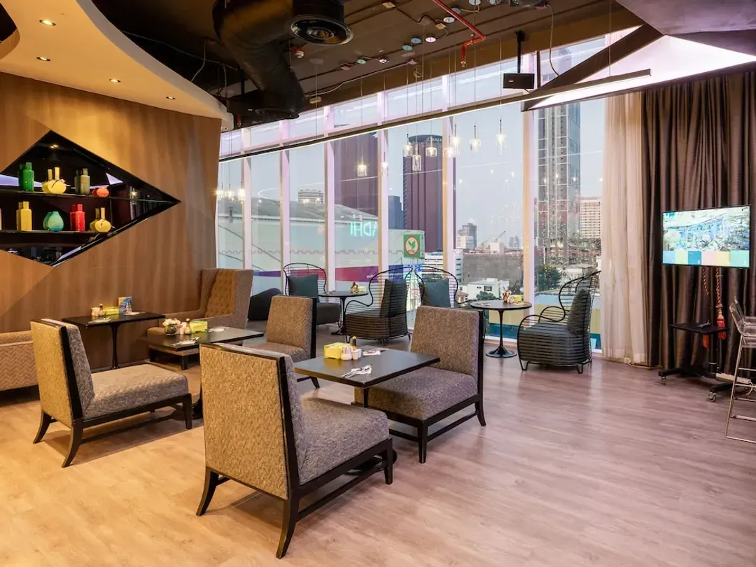 Lobby lounge