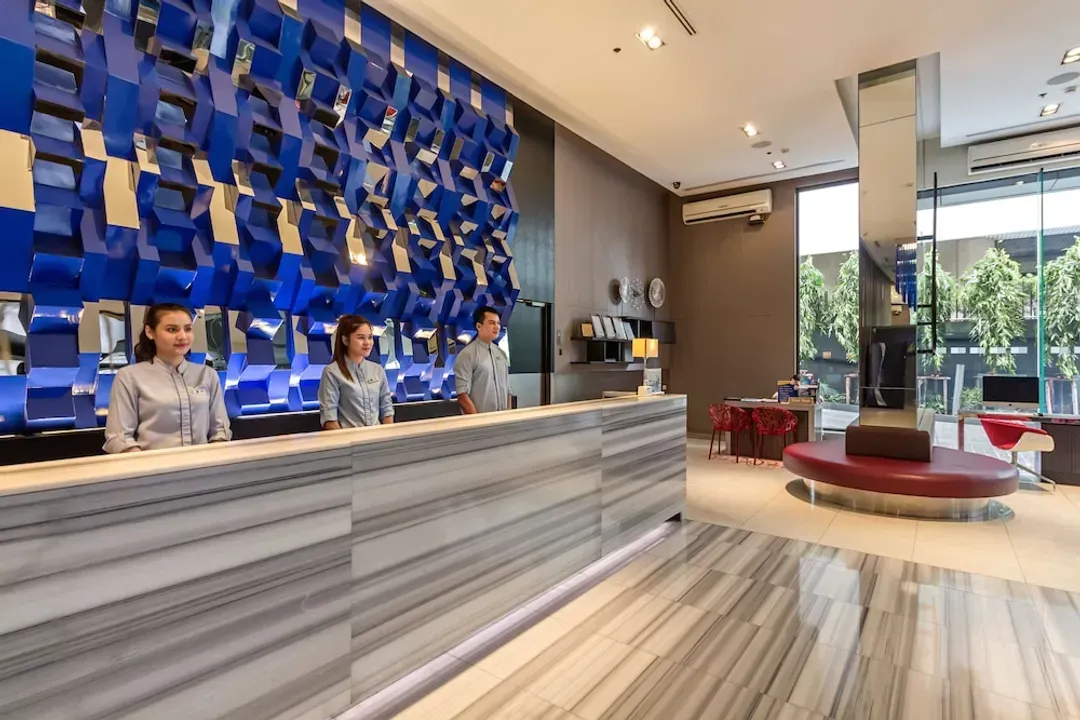 Lobby lounge