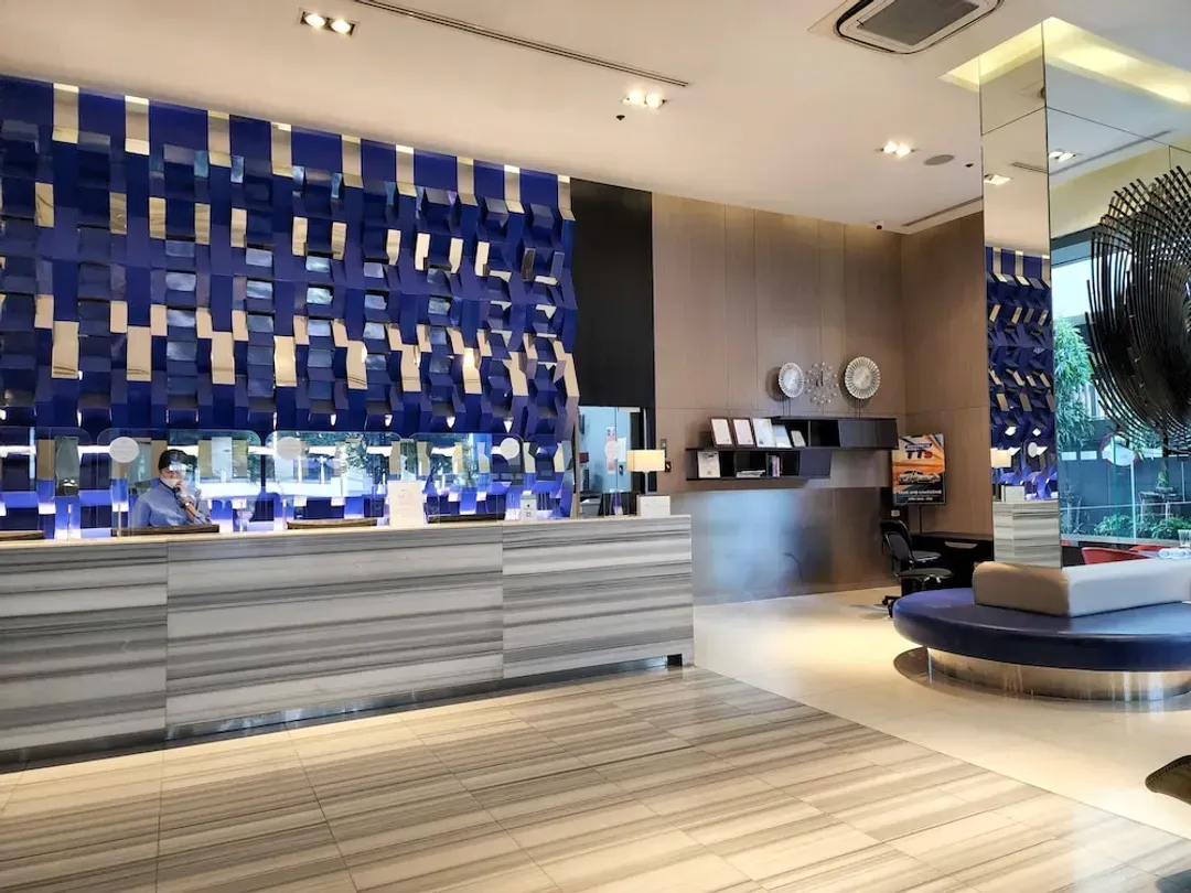 Lobby lounge
