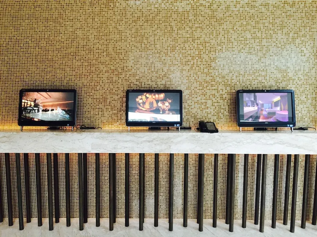 Check-in/check-out kiosk