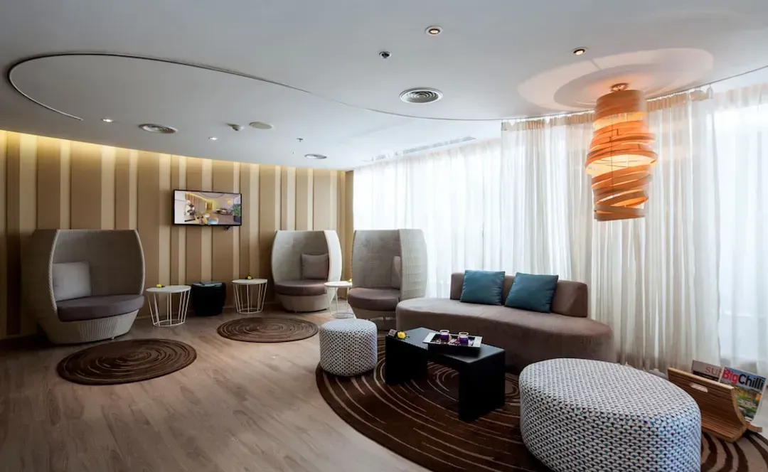 Lobby lounge