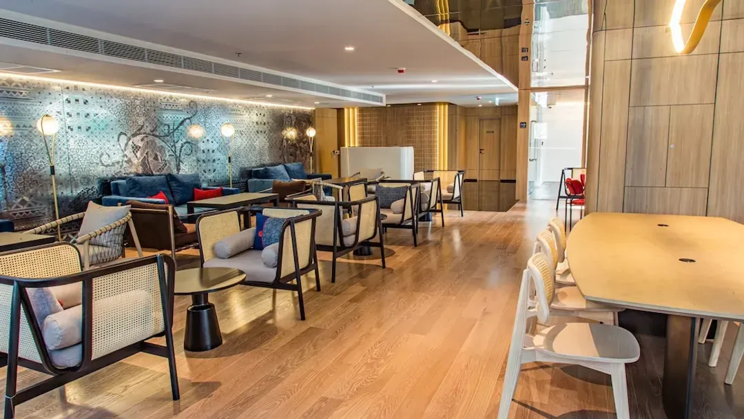 Lobby lounge
