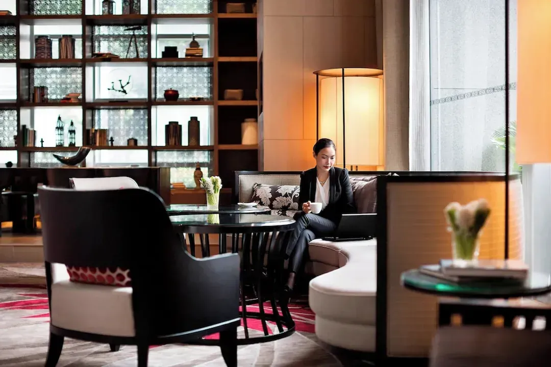Lobby lounge