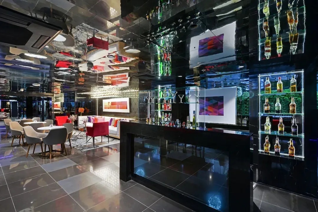 Lobby lounge