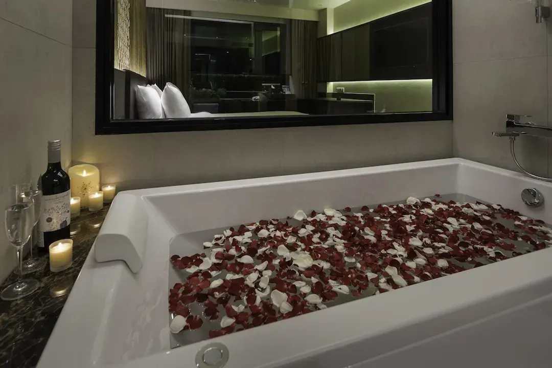Jetted tub