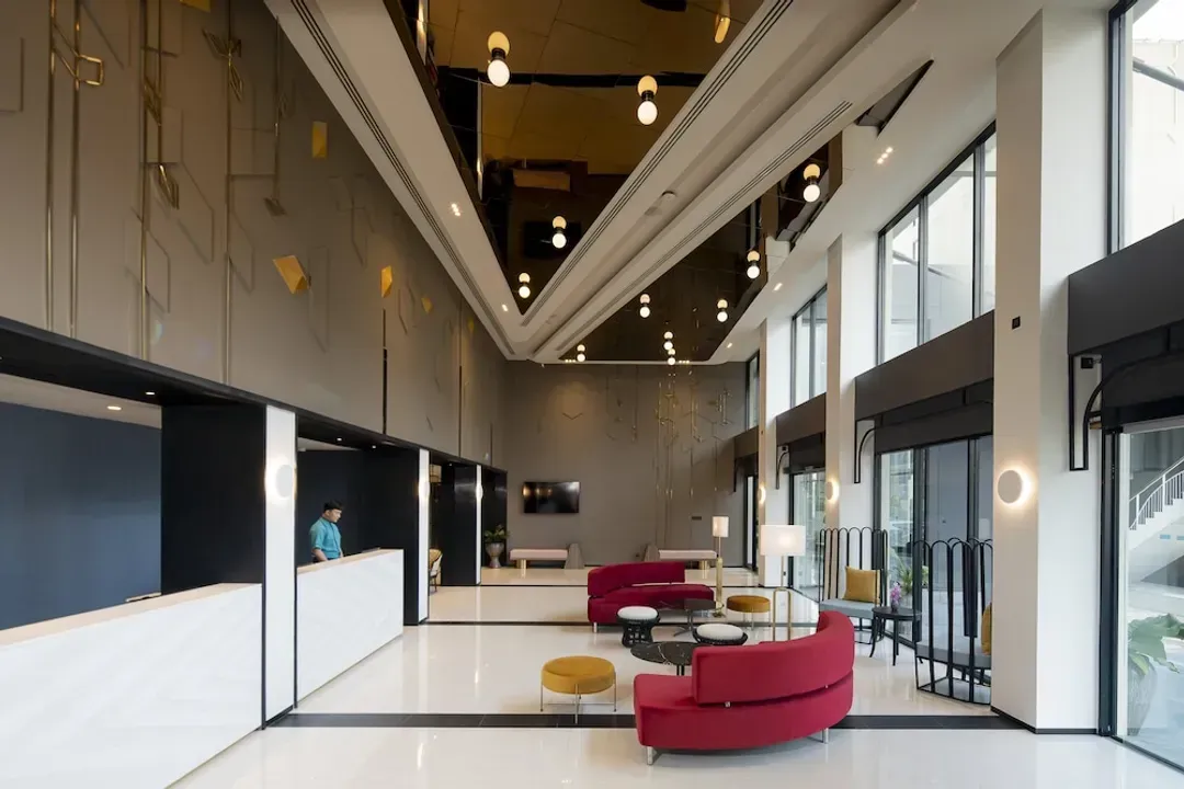 Lobby lounge