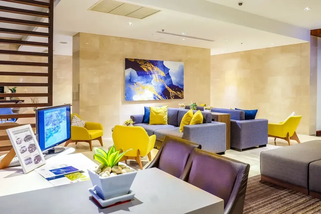 Lobby lounge
