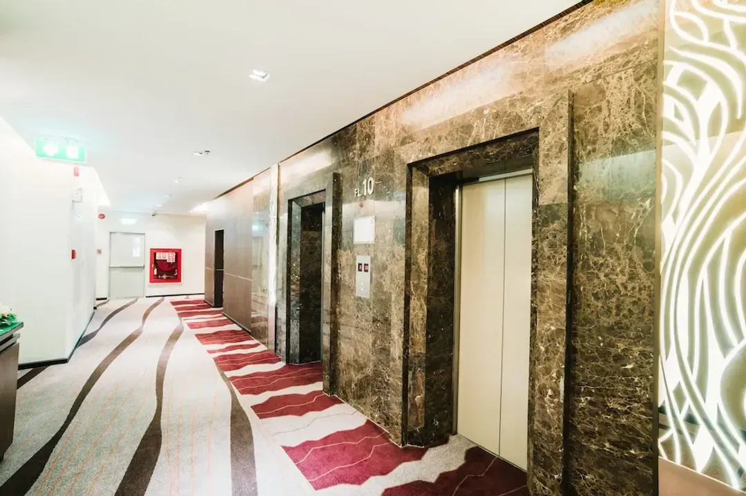 Lobby lounge