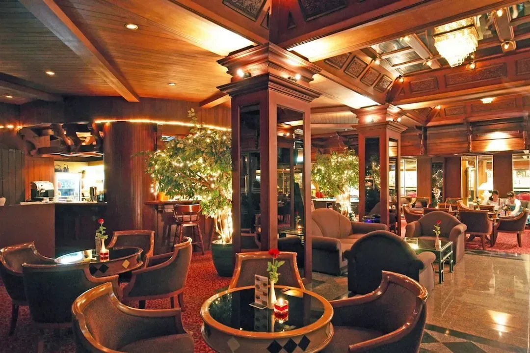 Lobby lounge