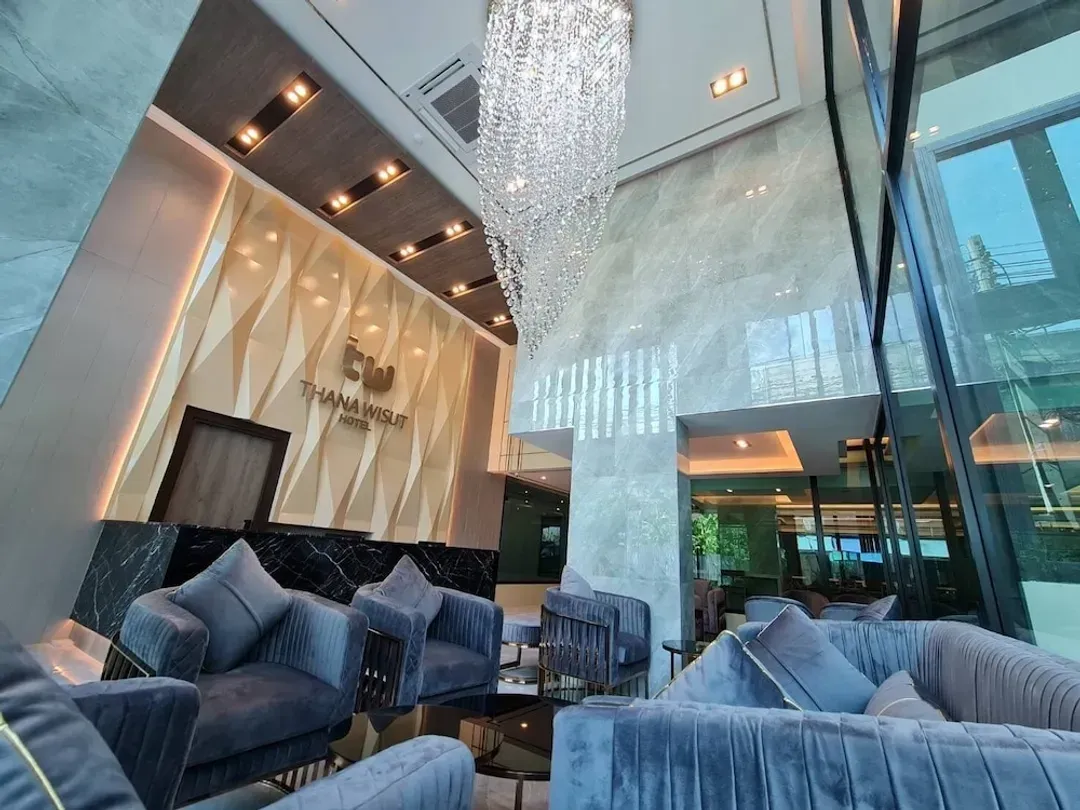 Bangkok-Thana Wisut Hotel