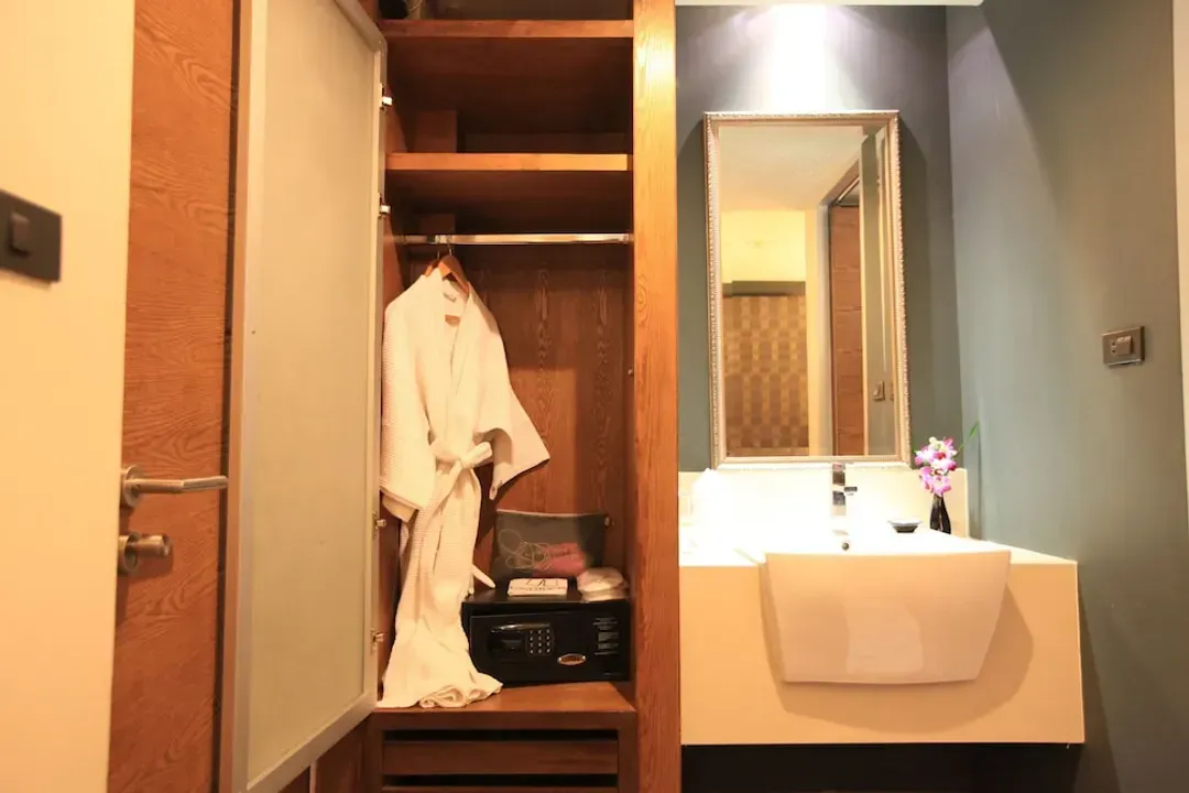 Bathroom sink