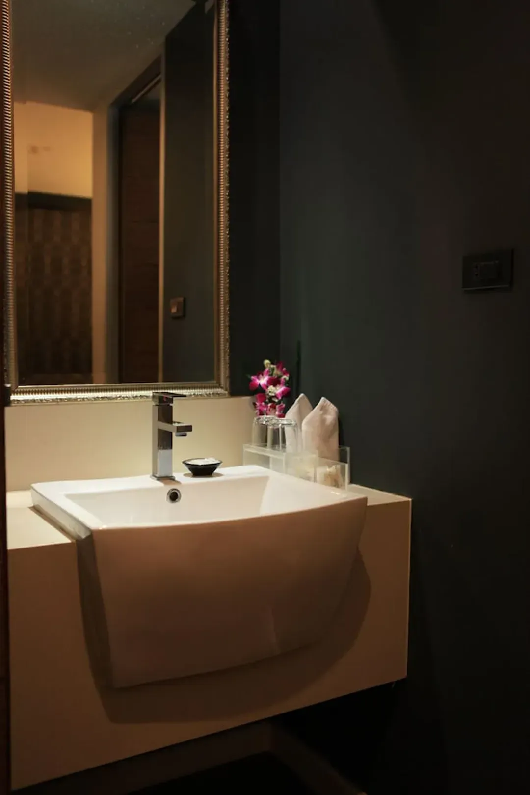 Bathroom sink