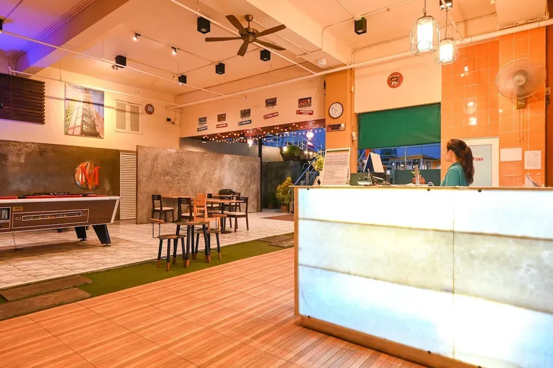 Lobby lounge
