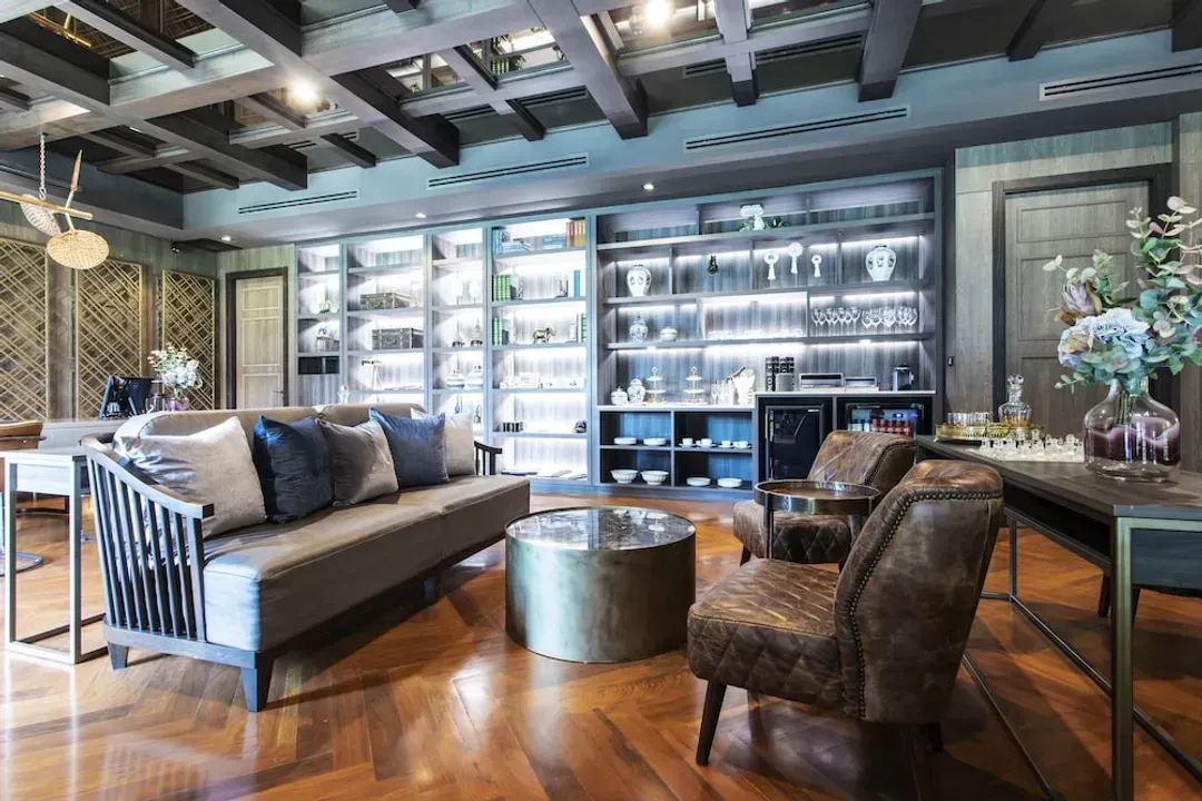 Lobby lounge