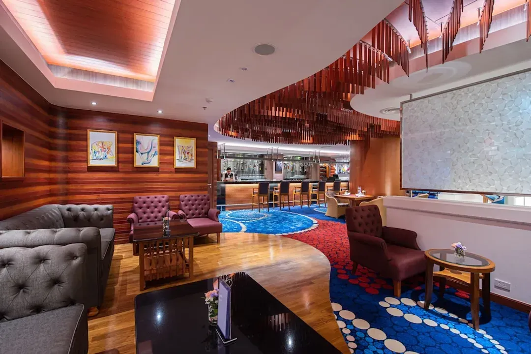 Lobby lounge