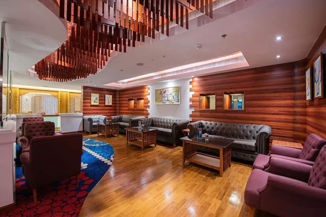 Lobby lounge