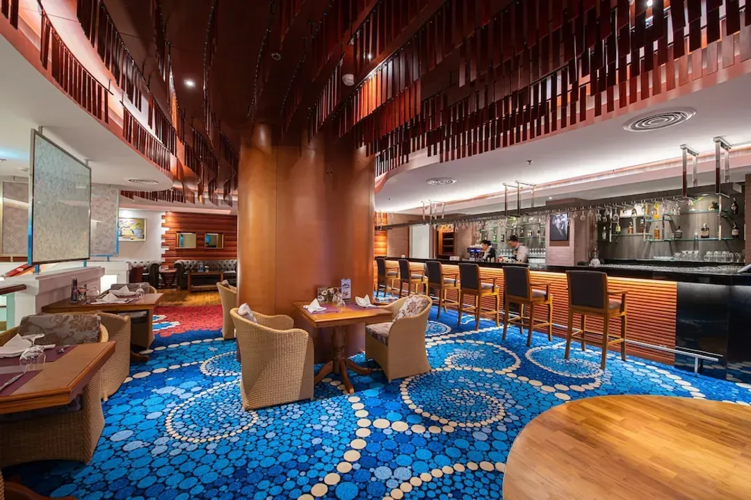 Lobby lounge