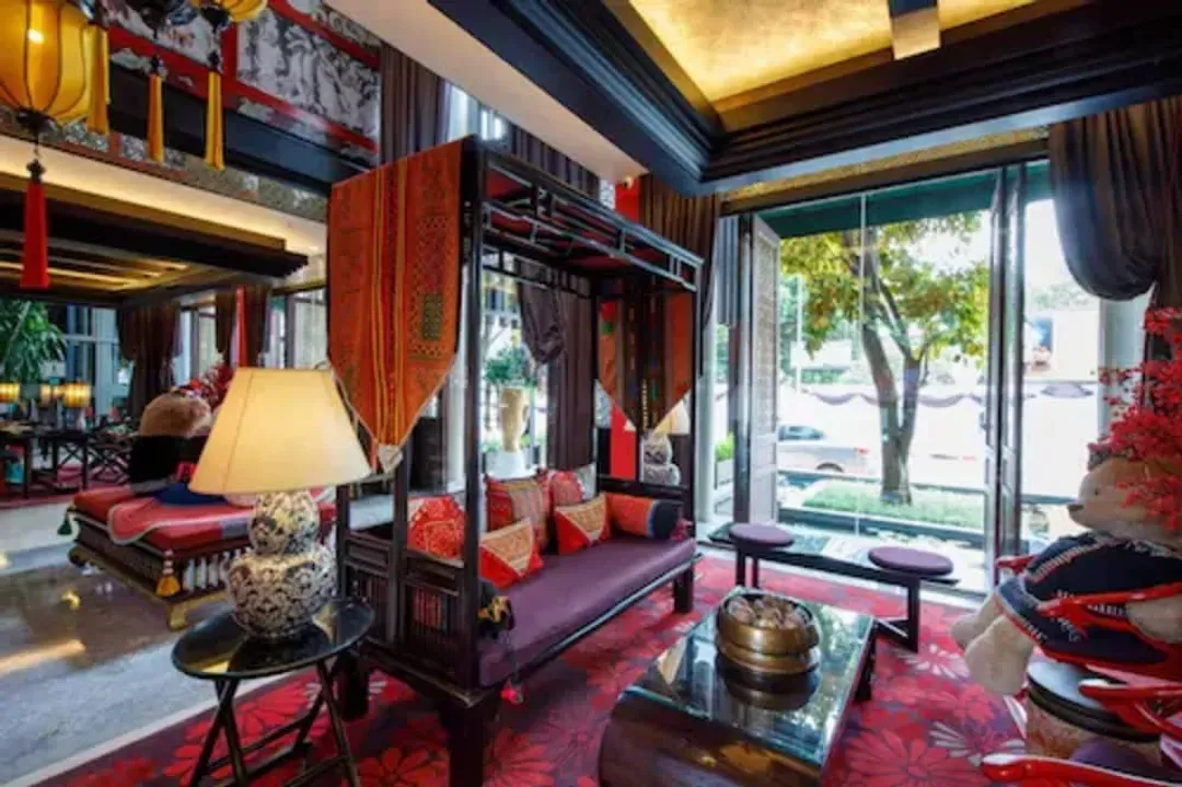 Lobby sitting area