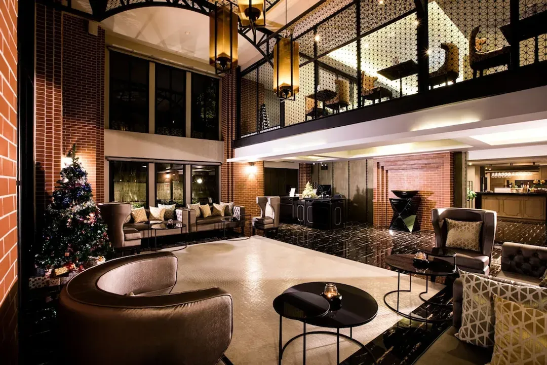 Lobby lounge