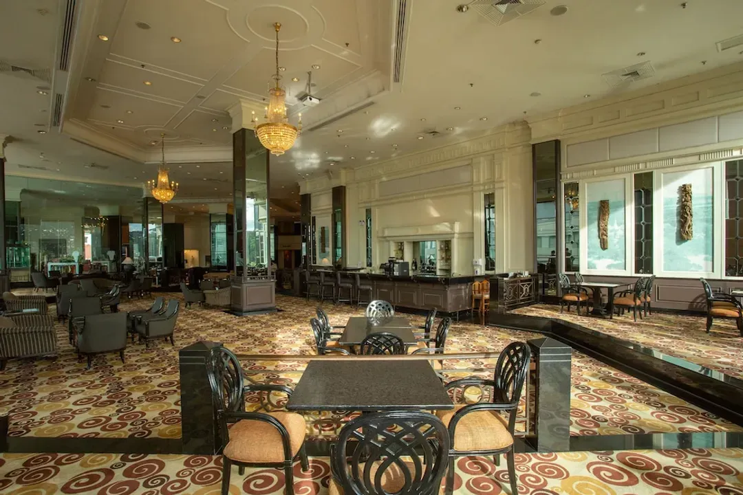 Lobby lounge