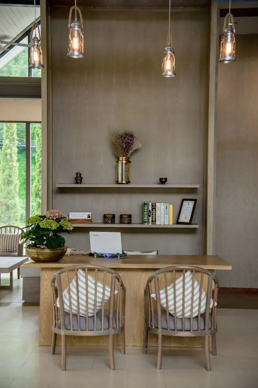 Concierge desk